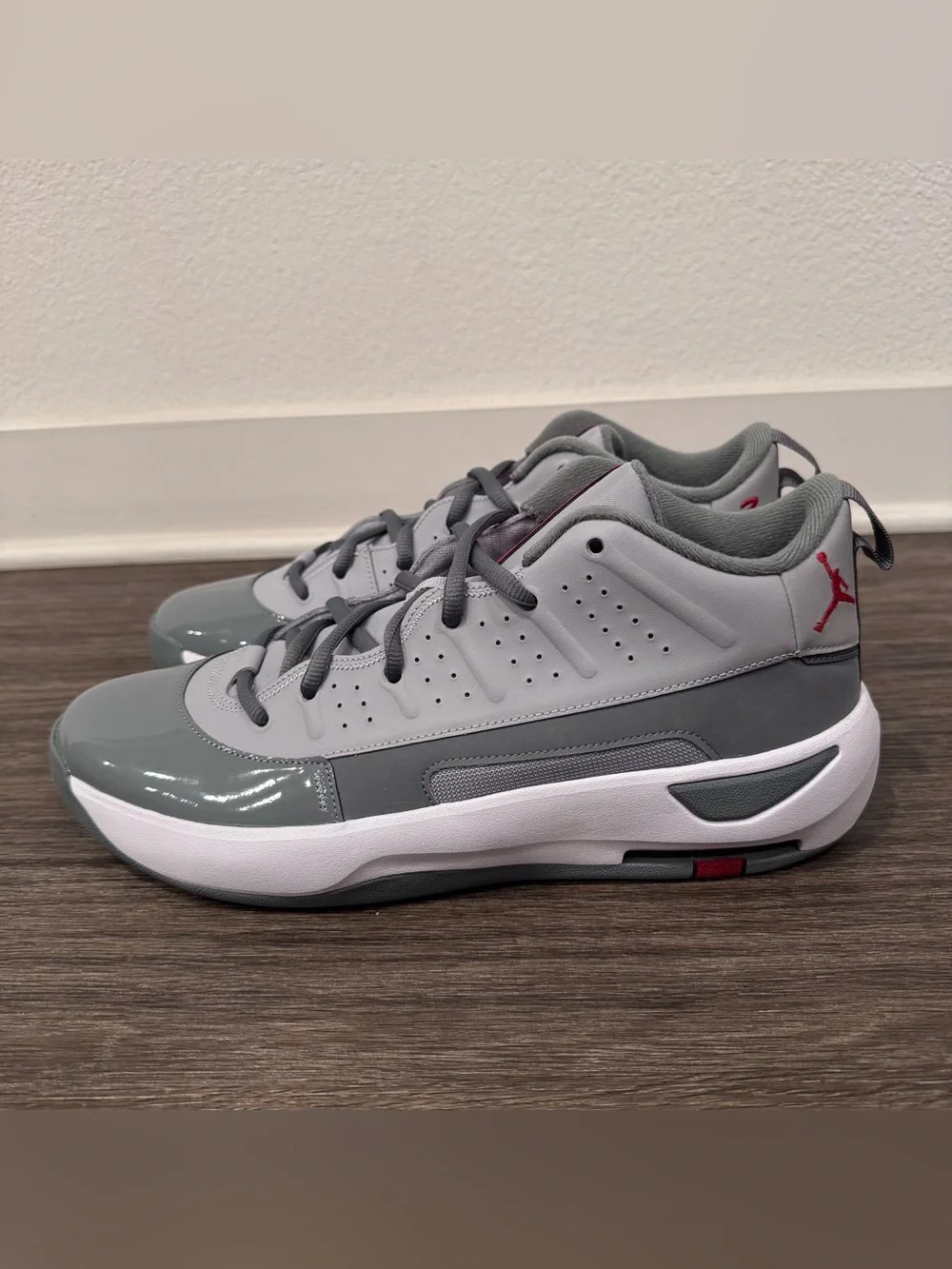 Jordan Max Aura 7 Mid Sneaker - Grey/Red Sz 13